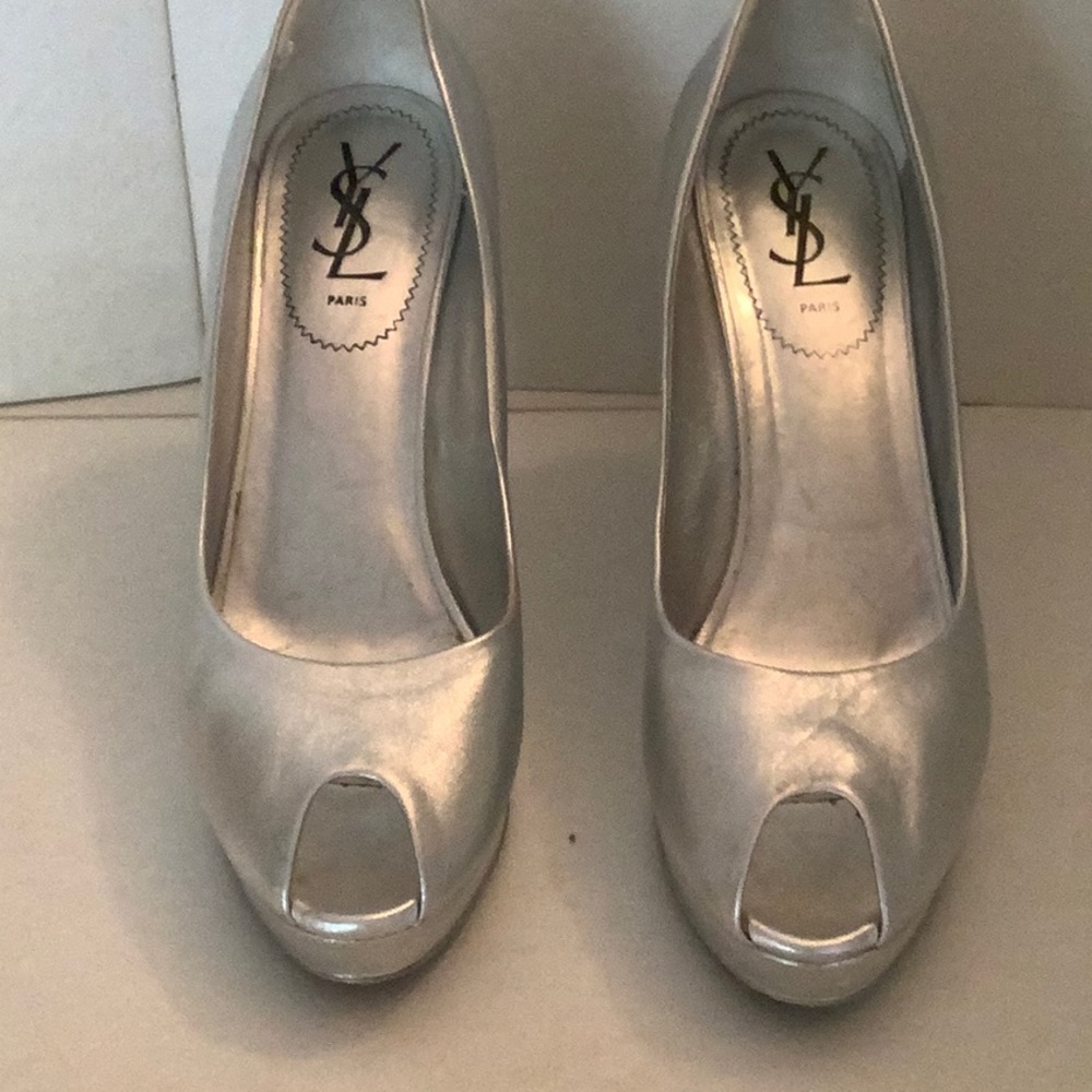 Platform heel shoes